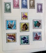 DDR Sammlung gestempelt - 1949-1974 nahezu komplett auf Vordruck im Klemmbinder