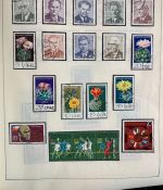 DDR Sammlung gestempelt - 1949-1974 nahezu komplett auf Vordruck im Klemmbinder