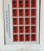 LIECHTENSTEIN Kleinbogen Sammlung 1961-1991 postfrisch - auf Lindner Vordruck