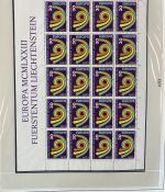 LIECHTENSTEIN Kleinbogen Sammlung 1961-1991 postfrisch - auf Lindner Vordruck
