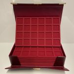 Münzkassette weinrot mit 5 Tableaus und Schlüssel / neuwertig