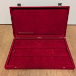 Münzkassette Schatulle mit eckigen 51mm Vertiefungen - gebraucht