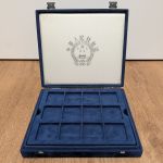 Münzkassette Schatulle mit 3 Tableaus für Silber-Gedenkmünzen China - gebraucht