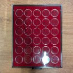 Lindner Rauchglas Münzbox für verkapselte Münzen mit Kapseln - 2937 - 30 Fächer 37,5 mm