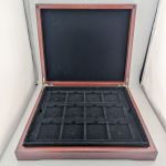 Münzkassette Schatulle mit eckigen 12 x 50,5mm Vertiefungen - gebraucht