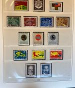 LIECHTENSTEIN Sammlung 1969-1995 postfrisch - in 2 Lindner Ringbindern mit Kassette
