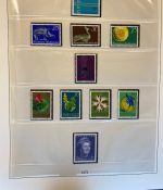 LIECHTENSTEIN Sammlung 1969-1995 postfrisch - in 2 Lindner Ringbindern mit Kassette