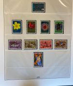 LIECHTENSTEIN Sammlung 1969-1995 postfrisch - in 2 Lindner Ringbindern mit Kassette