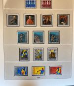 LIECHTENSTEIN Sammlung 1969-1995 postfrisch - in 2 Lindner Ringbindern mit Kassette