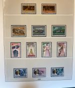 LIECHTENSTEIN Sammlung 1969-1995 postfrisch - in 2 Lindner Ringbindern mit Kassette