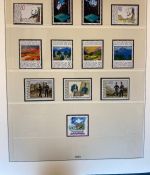 LIECHTENSTEIN Sammlung 1969-1995 postfrisch - in 2 Lindner Ringbindern mit Kassette