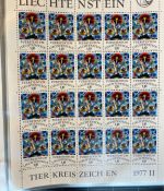 LIECHTENSTEIN Kleinbogen Sammlung 1977-1989 postfrisch - in 4 ETB-Alben