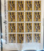 LIECHTENSTEIN Kleinbogen Sammlung 1977-1989 postfrisch - in 4 ETB-Alben