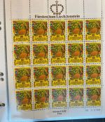 LIECHTENSTEIN Kleinbogen Sammlung 1977-1989 postfrisch - in 4 ETB-Alben