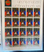 LIECHTENSTEIN Kleinbogen Sammlung 1977-1989 postfrisch - in 4 ETB-Alben