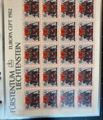 LIECHTENSTEIN Kleinbogen Sammlung 1977-1989 postfrisch - in 4 ETB-Alben