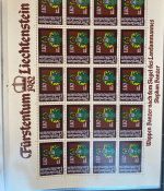 LIECHTENSTEIN Kleinbogen Sammlung 1977-1989 postfrisch - in 4 ETB-Alben