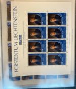 LIECHTENSTEIN Kleinbogen Sammlung 1977-1989 postfrisch - in 4 ETB-Alben