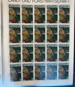 LIECHTENSTEIN Kleinbogen Sammlung 1977-1989 postfrisch - in 4 ETB-Alben