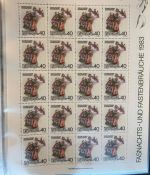 LIECHTENSTEIN Kleinbogen Sammlung 1977-1989 postfrisch - in 4 ETB-Alben