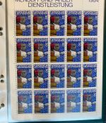 LIECHTENSTEIN Kleinbogen Sammlung 1977-1989 postfrisch - in 4 ETB-Alben