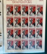 LIECHTENSTEIN Kleinbogen Sammlung 1977-1989 postfrisch - in 4 ETB-Alben