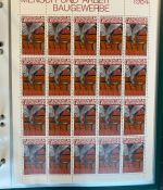 LIECHTENSTEIN Kleinbogen Sammlung 1977-1989 postfrisch - in 4 ETB-Alben