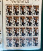 LIECHTENSTEIN Kleinbogen Sammlung 1977-1989 postfrisch - in 4 ETB-Alben