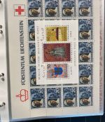 LIECHTENSTEIN Kleinbogen Sammlung 1977-1989 postfrisch - in 4 ETB-Alben