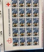 LIECHTENSTEIN Kleinbogen Sammlung 1977-1989 postfrisch - in 4 ETB-Alben