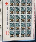 LIECHTENSTEIN Kleinbogen Sammlung 1977-1989 postfrisch - in 4 ETB-Alben