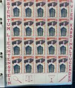 LIECHTENSTEIN Kleinbogen Sammlung 1977-1989 postfrisch - in 4 ETB-Alben
