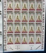 LIECHTENSTEIN Kleinbogen Sammlung 1977-1989 postfrisch - in 4 ETB-Alben