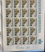 LIECHTENSTEIN Kleinbogen Sammlung 1977-1989 postfrisch - in 4 ETB-Alben