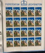 LIECHTENSTEIN Kleinbogen Sammlung 1977-1989 postfrisch - in 4 ETB-Alben
