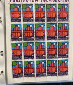 LIECHTENSTEIN Kleinbogen Sammlung 1977-1989 postfrisch - in 4 ETB-Alben