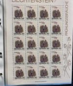 LIECHTENSTEIN Kleinbogen Sammlung 1977-1989 postfrisch - in 4 ETB-Alben