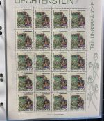 LIECHTENSTEIN Kleinbogen Sammlung 1977-1989 postfrisch - in 4 ETB-Alben