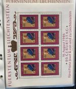 LIECHTENSTEIN Kleinbogen Sammlung 1977-1989 postfrisch - in 4 ETB-Alben