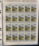 LIECHTENSTEIN Kleinbogen Sammlung 1977-1989 postfrisch - in 4 ETB-Alben