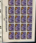 LIECHTENSTEIN Kleinbogen Sammlung 1977-1989 postfrisch - in 4 ETB-Alben