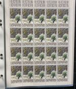 LIECHTENSTEIN Kleinbogen Sammlung 1977-1989 postfrisch - in 4 ETB-Alben