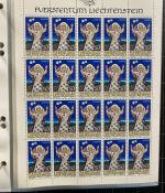 LIECHTENSTEIN Kleinbogen Sammlung 1977-1989 postfrisch - in 4 ETB-Alben