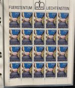 LIECHTENSTEIN Kleinbogen Sammlung 1977-1989 postfrisch - in 4 ETB-Alben