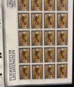 LIECHTENSTEIN Kleinbogen Sammlung 1977-1989 postfrisch - in 4 ETB-Alben