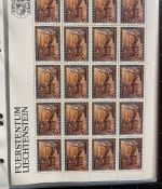 LIECHTENSTEIN Kleinbogen Sammlung 1977-1989 postfrisch - in 4 ETB-Alben