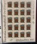 LIECHTENSTEIN Kleinbogen Sammlung 1977-1989 postfrisch - in 4 ETB-Alben