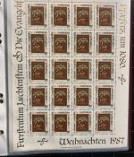 LIECHTENSTEIN Kleinbogen Sammlung 1977-1989 postfrisch - in 4 ETB-Alben