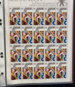 LIECHTENSTEIN Kleinbogen Sammlung 1977-1989 postfrisch - in 4 ETB-Alben