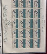 LIECHTENSTEIN Kleinbogen Sammlung 1977-1989 postfrisch - in 4 ETB-Alben
